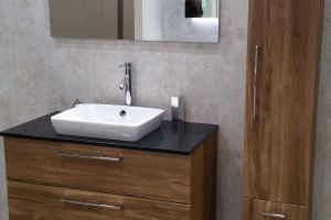 Waschtischplatte aus Quarzkompositstein Silestone Negro Stellar