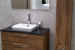 Waschtischplatte aus Quarzkompositstein Silestone Negro Stellar